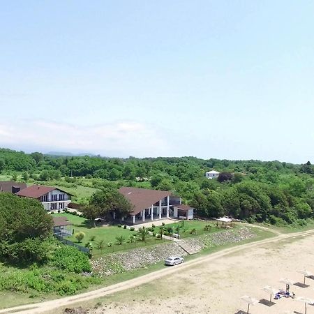 Отель Injir Village Гудаута Экстерьер фото