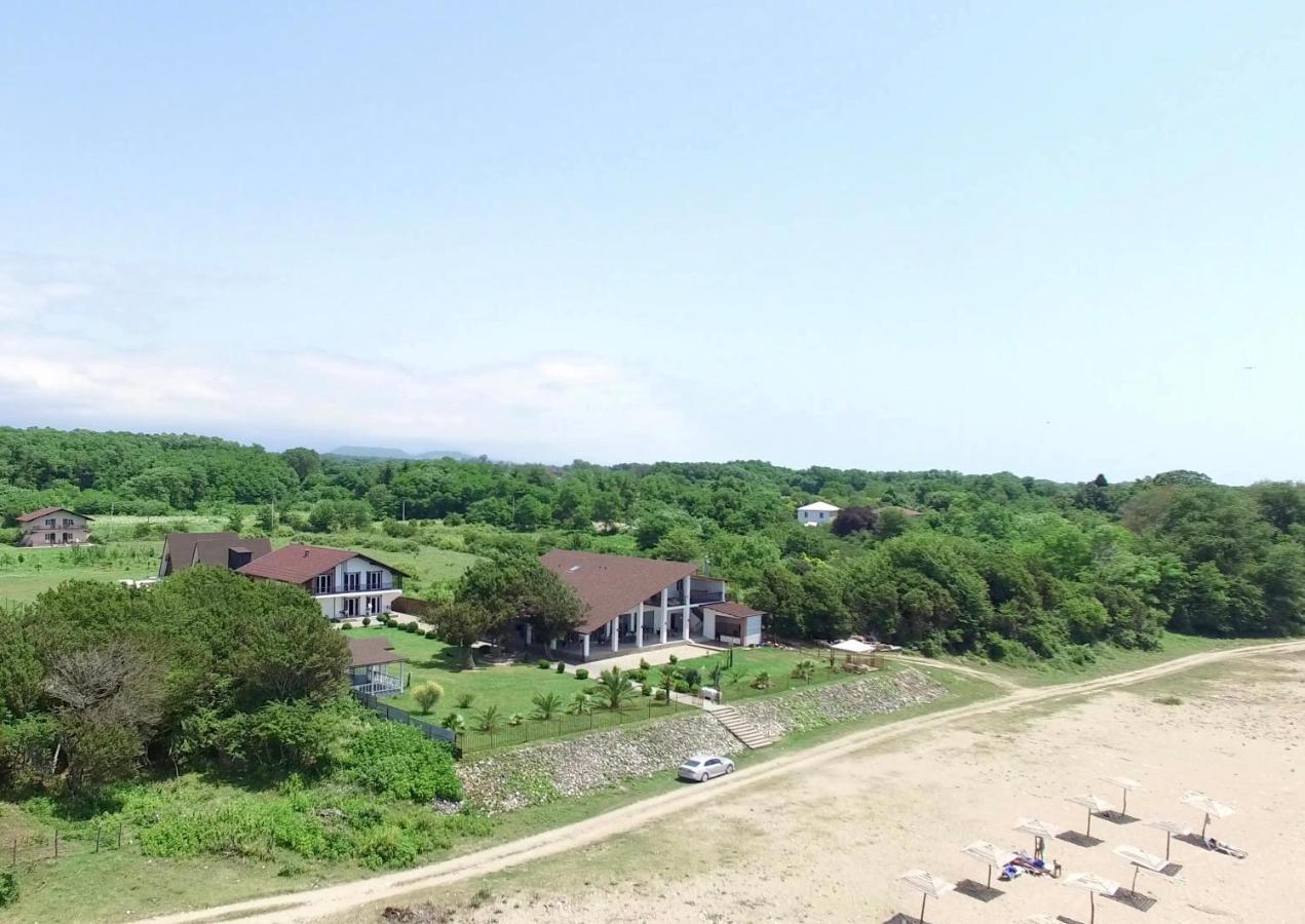 Отель Injir Village Гудаута Экстерьер фото